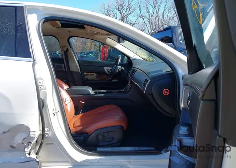 2010 Jaguar Xf Premium z USA, uszkodzony, nr VIN SAJWA0GB1ALR57480